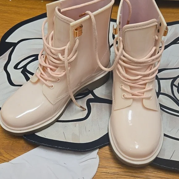 Michael Kors Blush Pink Tavie Rain Booties Women's Size 6 - Picture 2 of 8